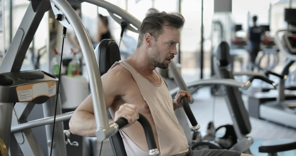 Man doing machine press shoulder exercise